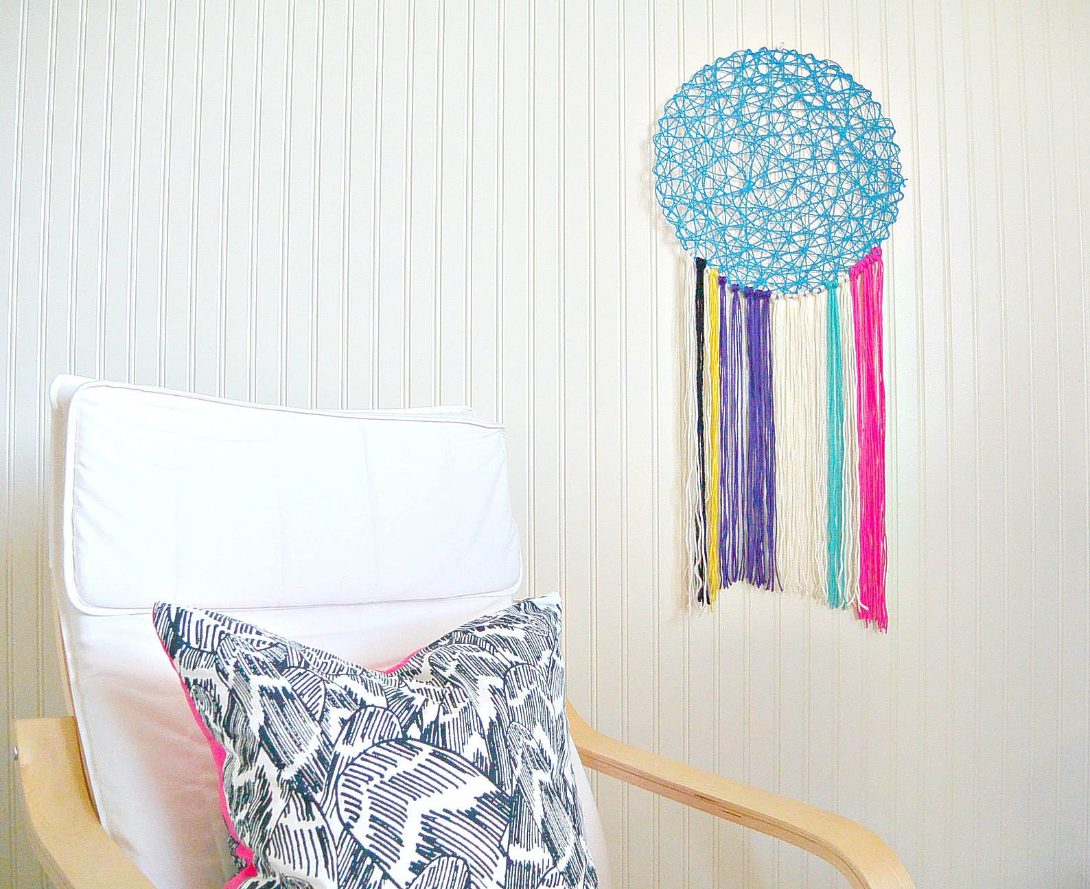 How to Make a Yarn Wall Hanging - The DIY Dreamer