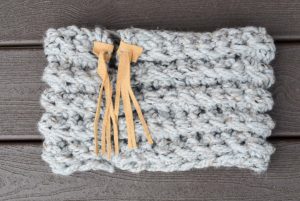 Chunky Beginner Crochet Cowl with Tie