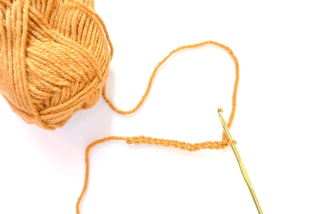 Golden Fave Twist Headband - Free Crochet Pattern – Mama In A Stitch