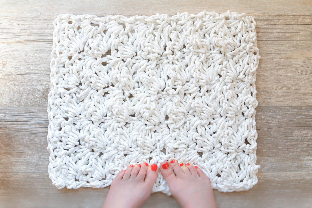How to Crochet A Rug with Cloths Line