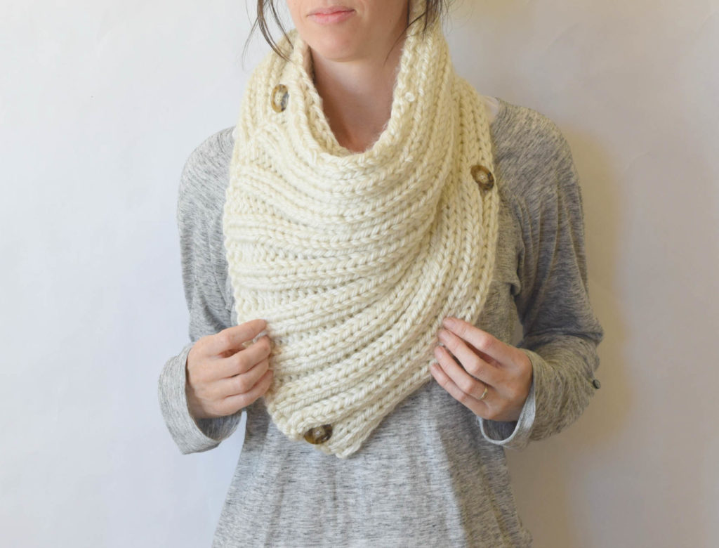 giant-knit-cowl-pattern-buttoned