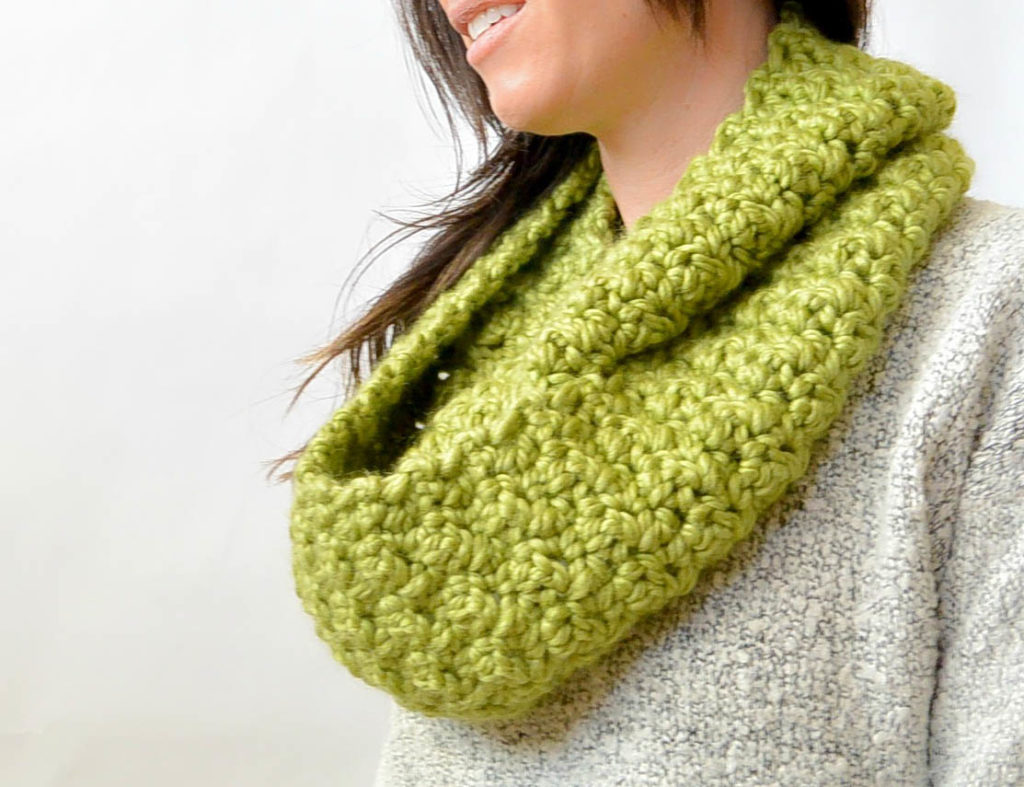 Green Chunky Crochet Infinity Scarf Pattern 2