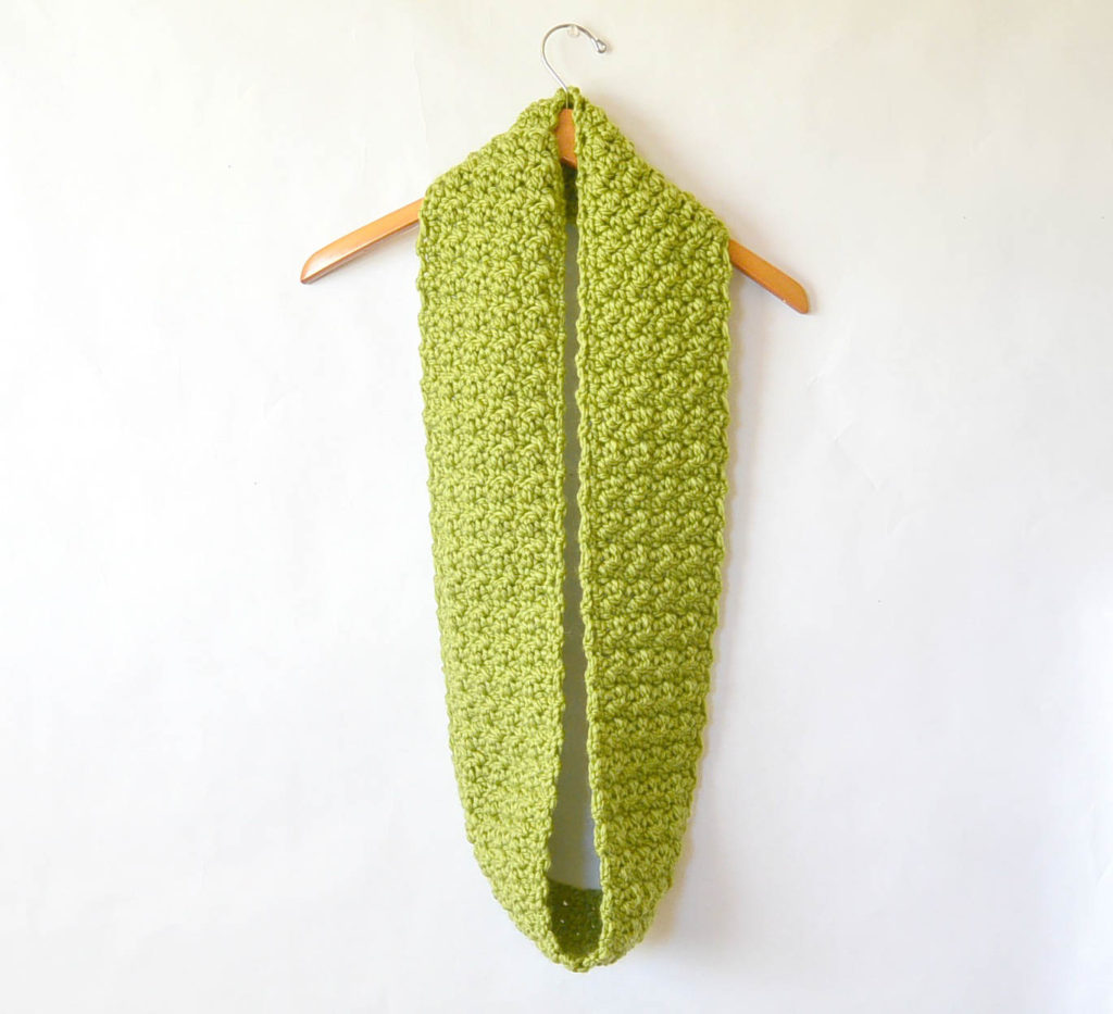 Green Chunky Crochet Infinity Scarf Pattern 3