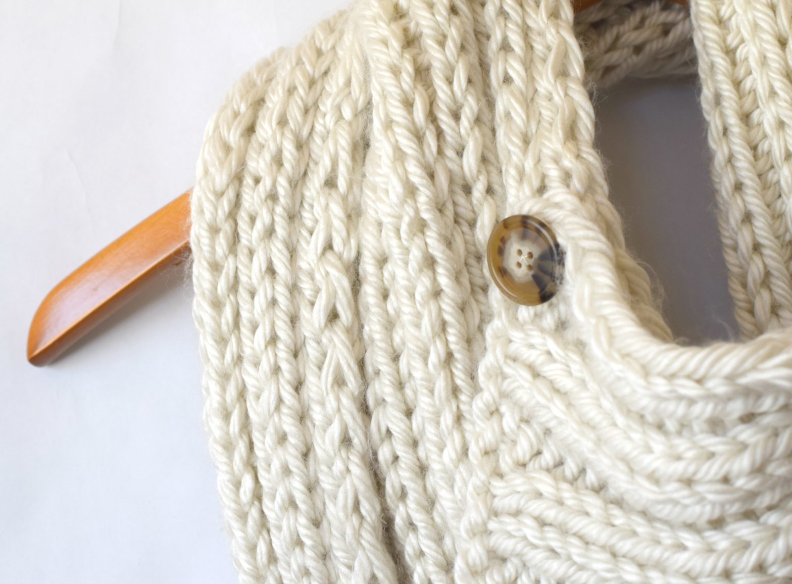 Two Ways Giant Knit Ribbed Cowl Pattern Mama In A Stitch