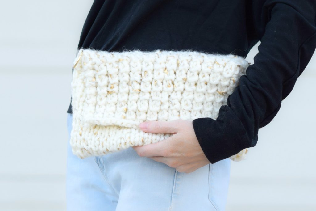 easy-knit-clutch-pattern-gold-leaf-lion-brand-4