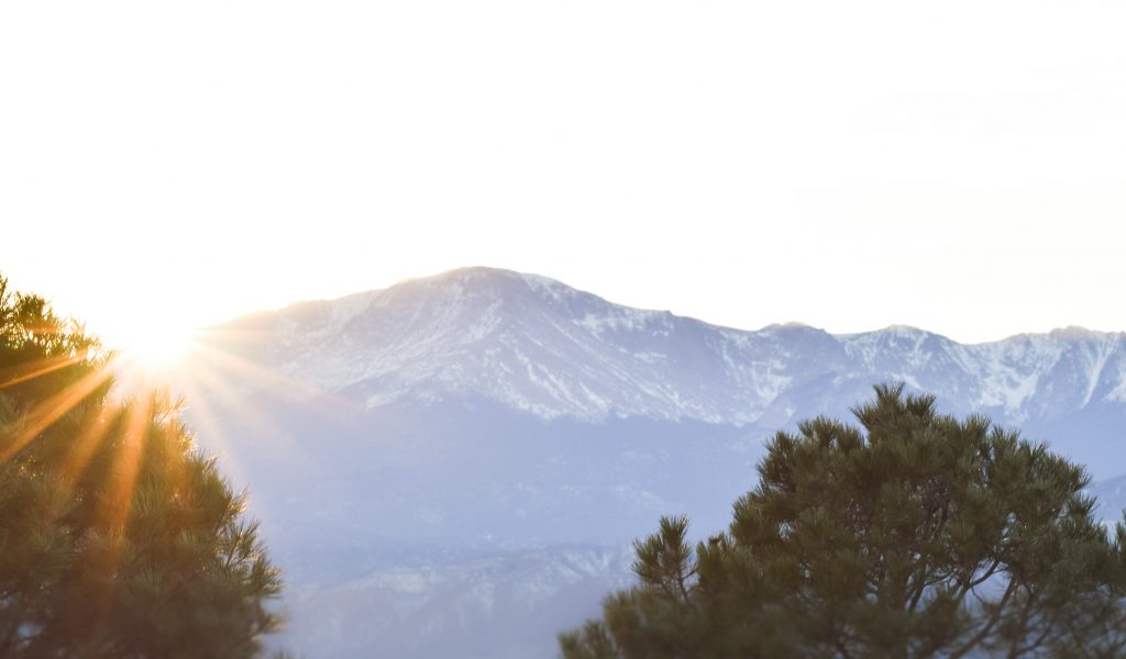 colorado-pikes-peak-sunset-on-new-years_