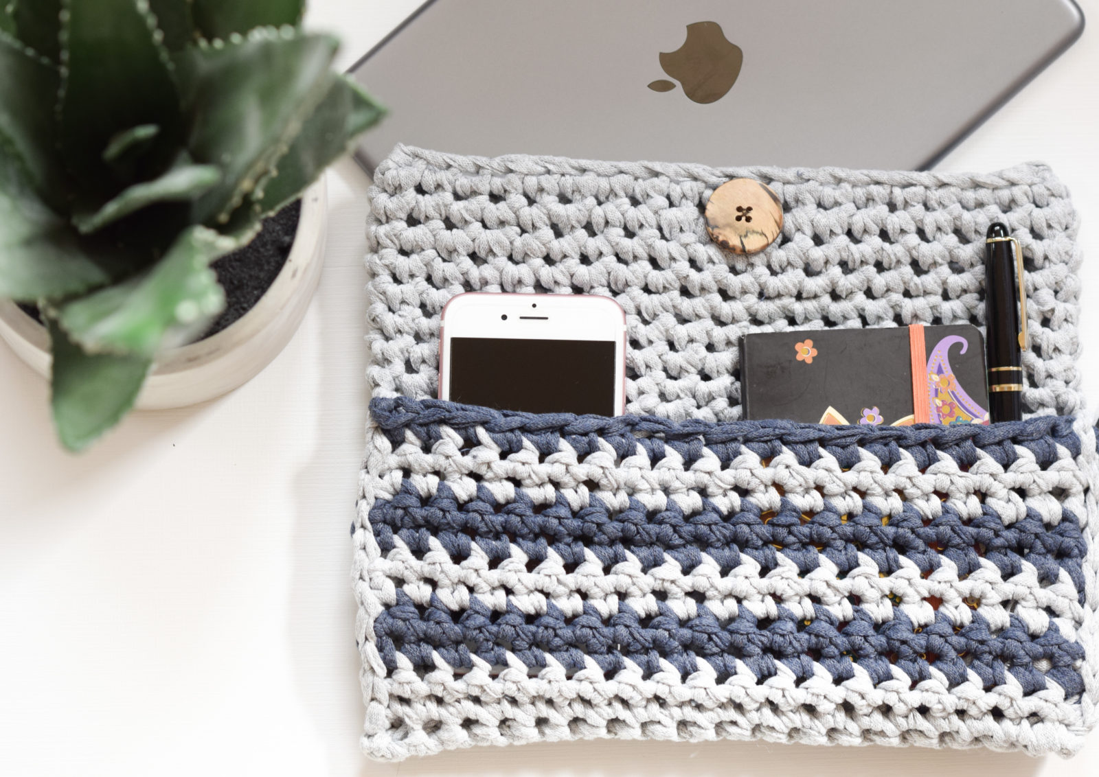 Granny Square ipad cover