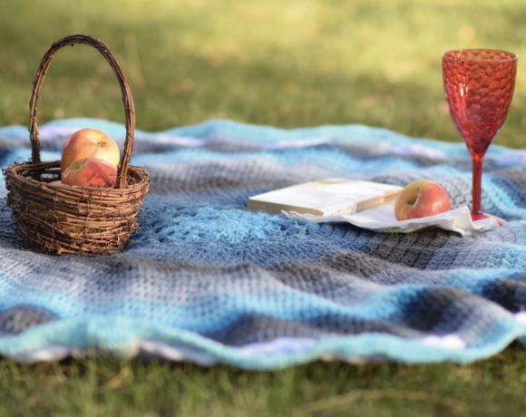 Mandala Crocheted Blanket Bag Pattern