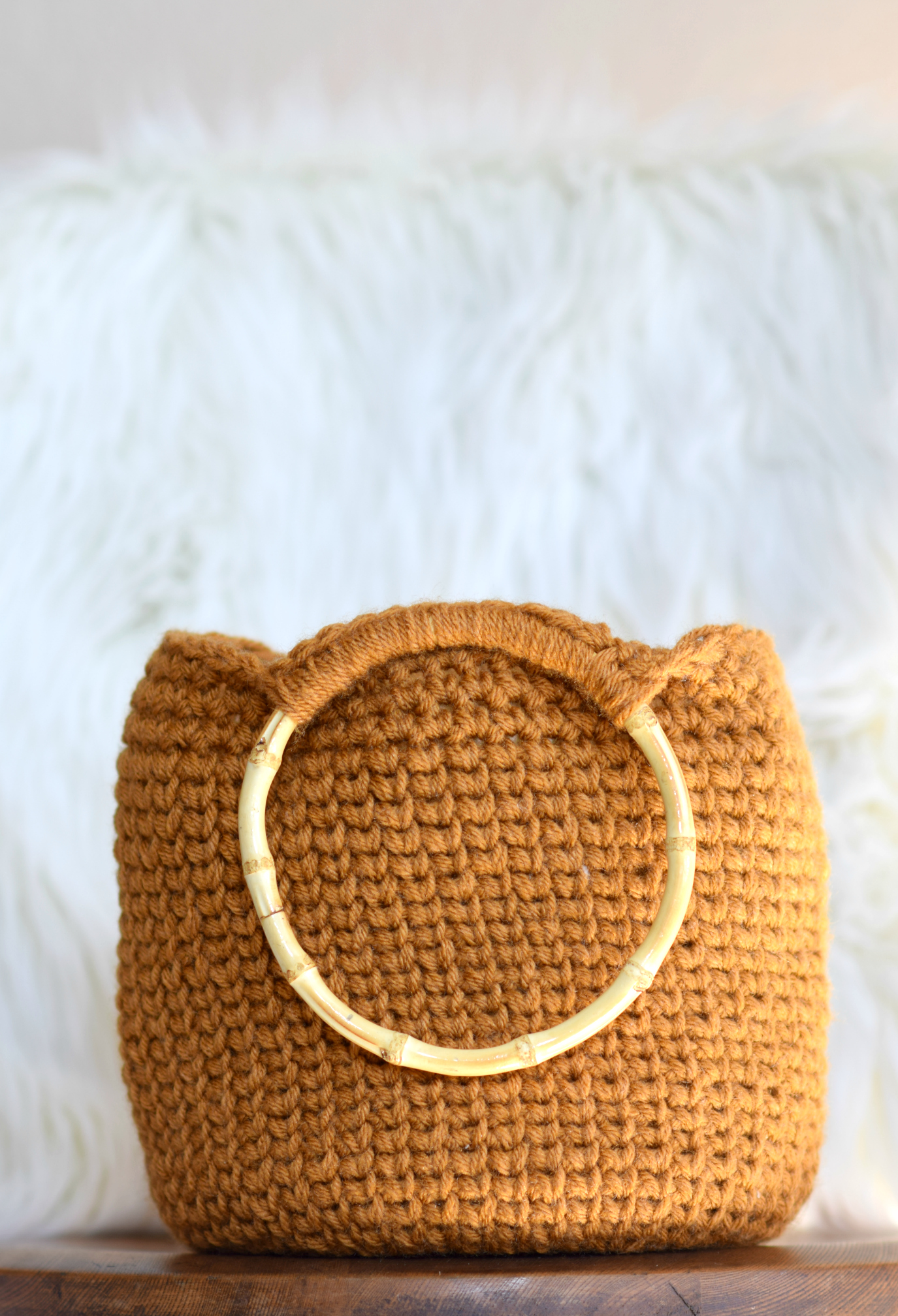 Vintage Knitted Wood Handle Bag Pattern