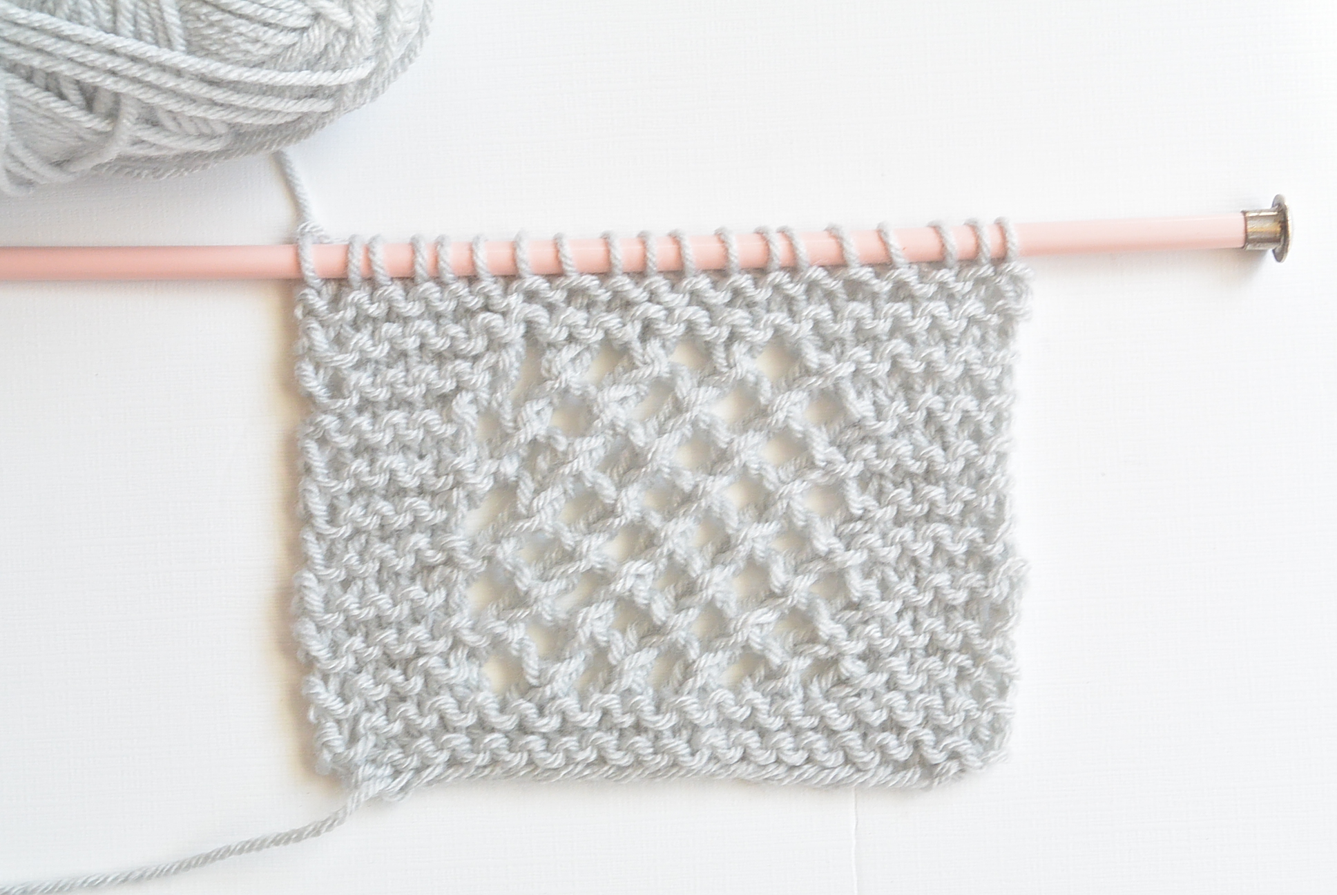 Lovely Mesh Stitch Knitting Pattern  Knitting patterns, Knitting stiches,  Knitting stitches tutorial