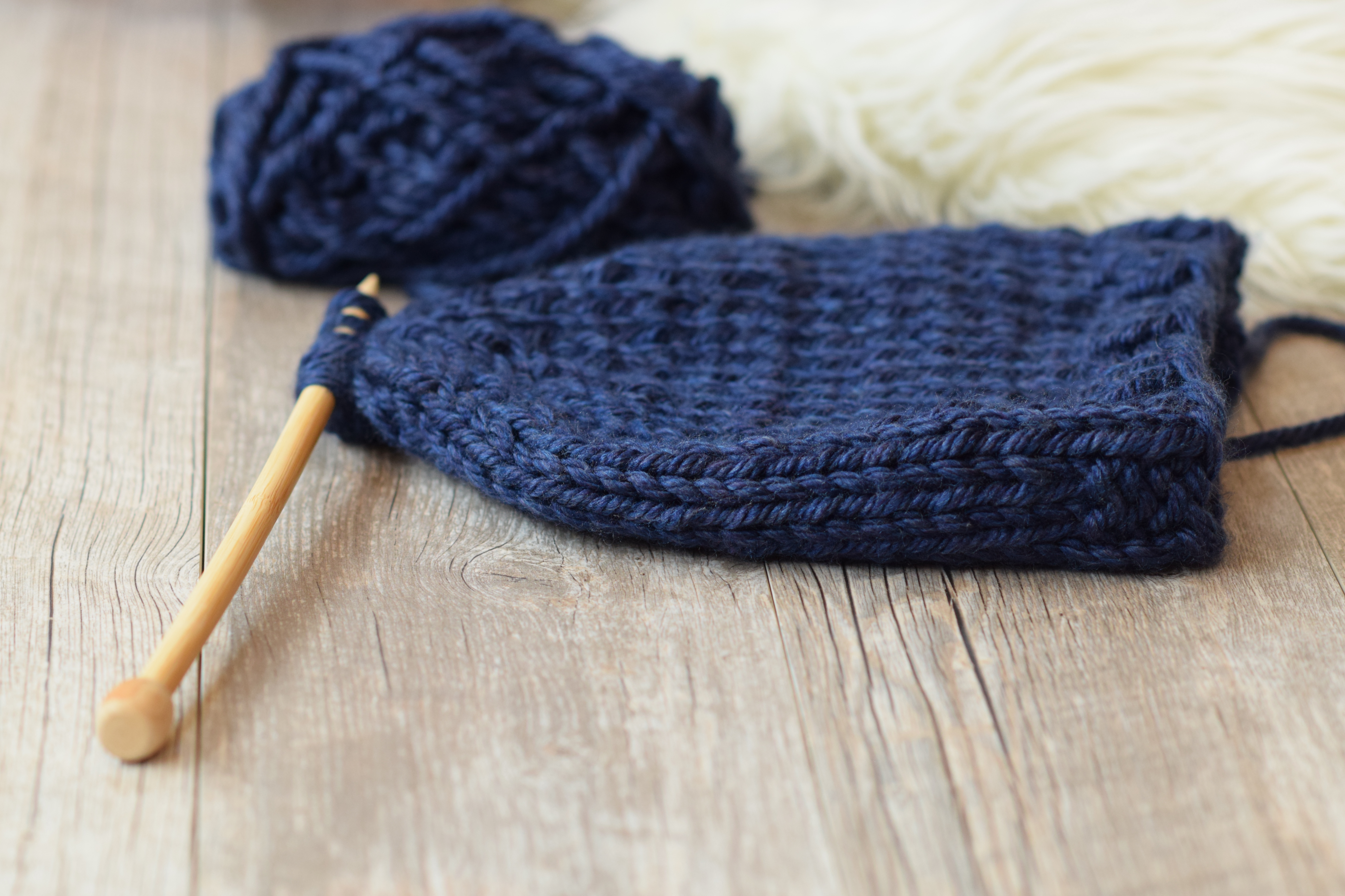 mindfulknits Learn to Knit Kit- Knit A Chunky Beanie- Knitting Needles, Yarn Needle & Acrylic Chunky Bulky Knitting Yarn– Mocha- Beginners Basic