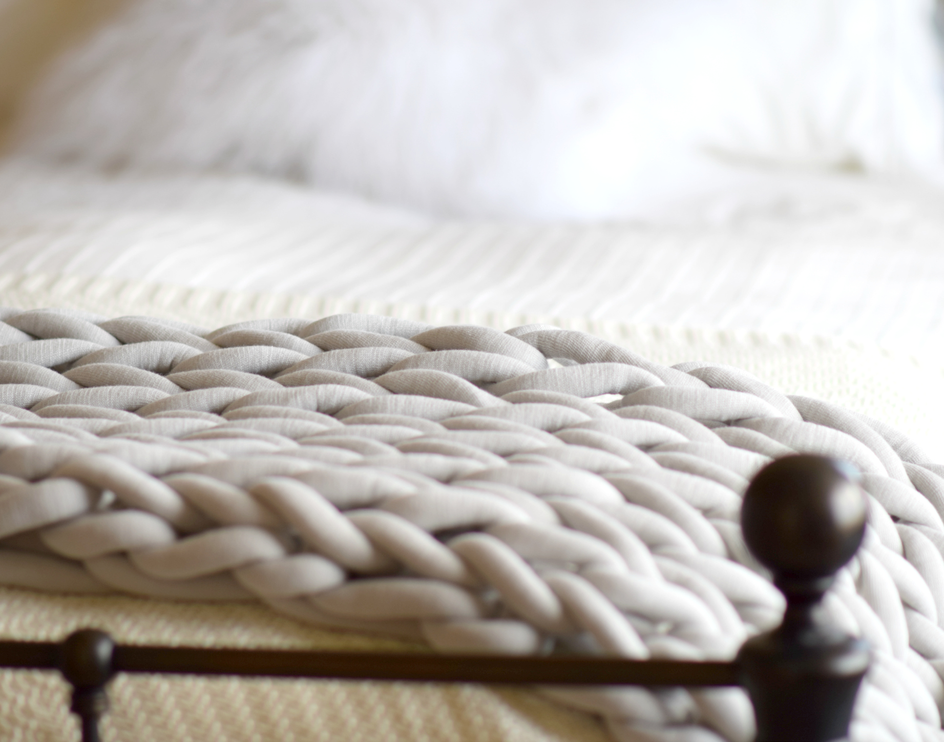 How To Easily Knit A Big Yarn Blanket Mama In A Stitch