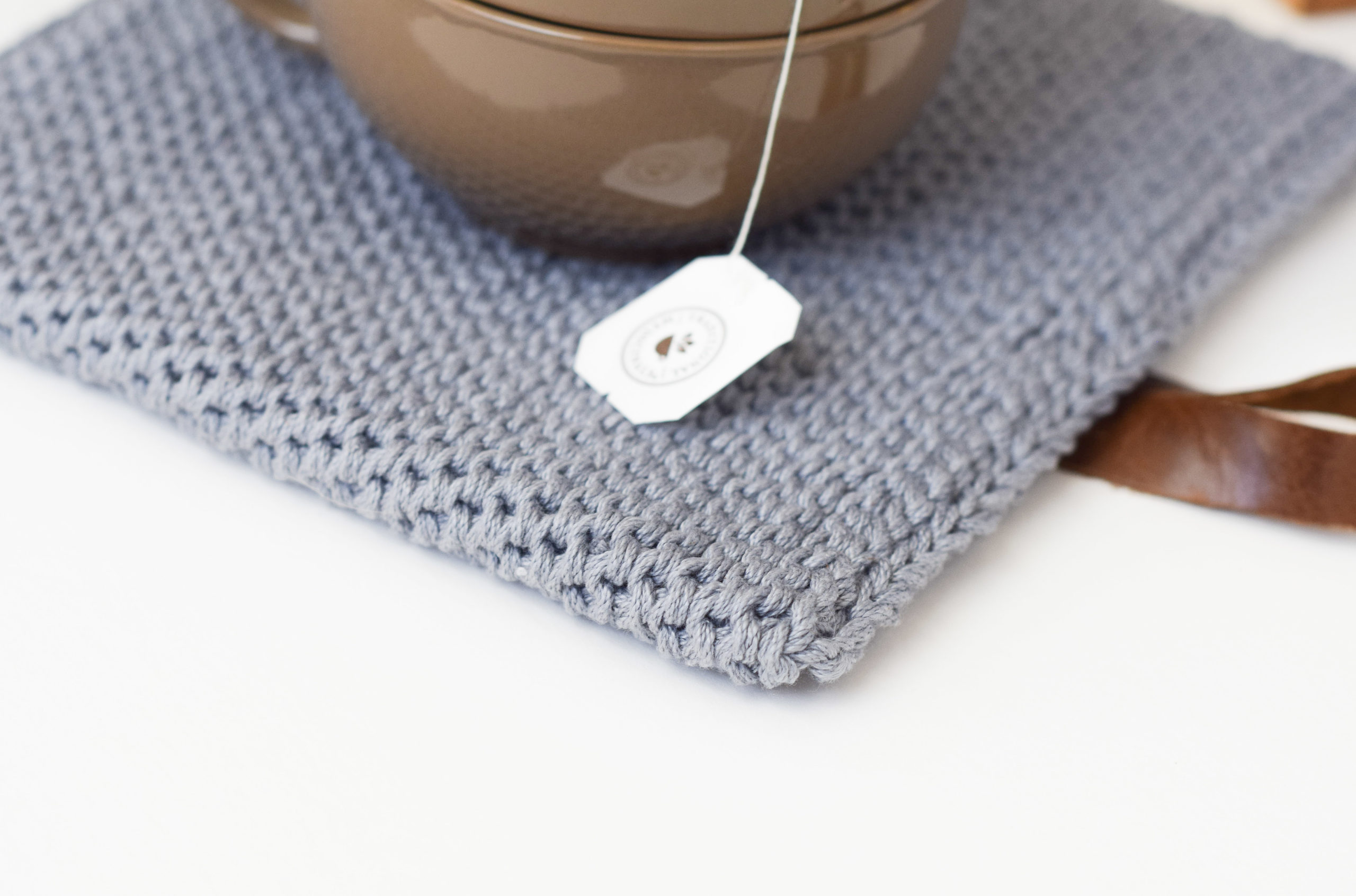 Best Modern Hot Pad Crochet Pattern – Mama In A Stitch