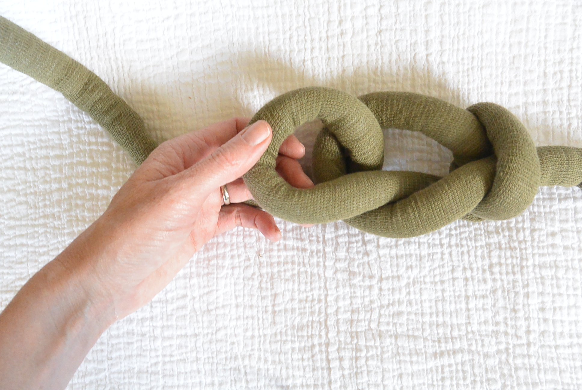 How To Hand Crochet A Big Yarn Blanket – Mama In A Stitch