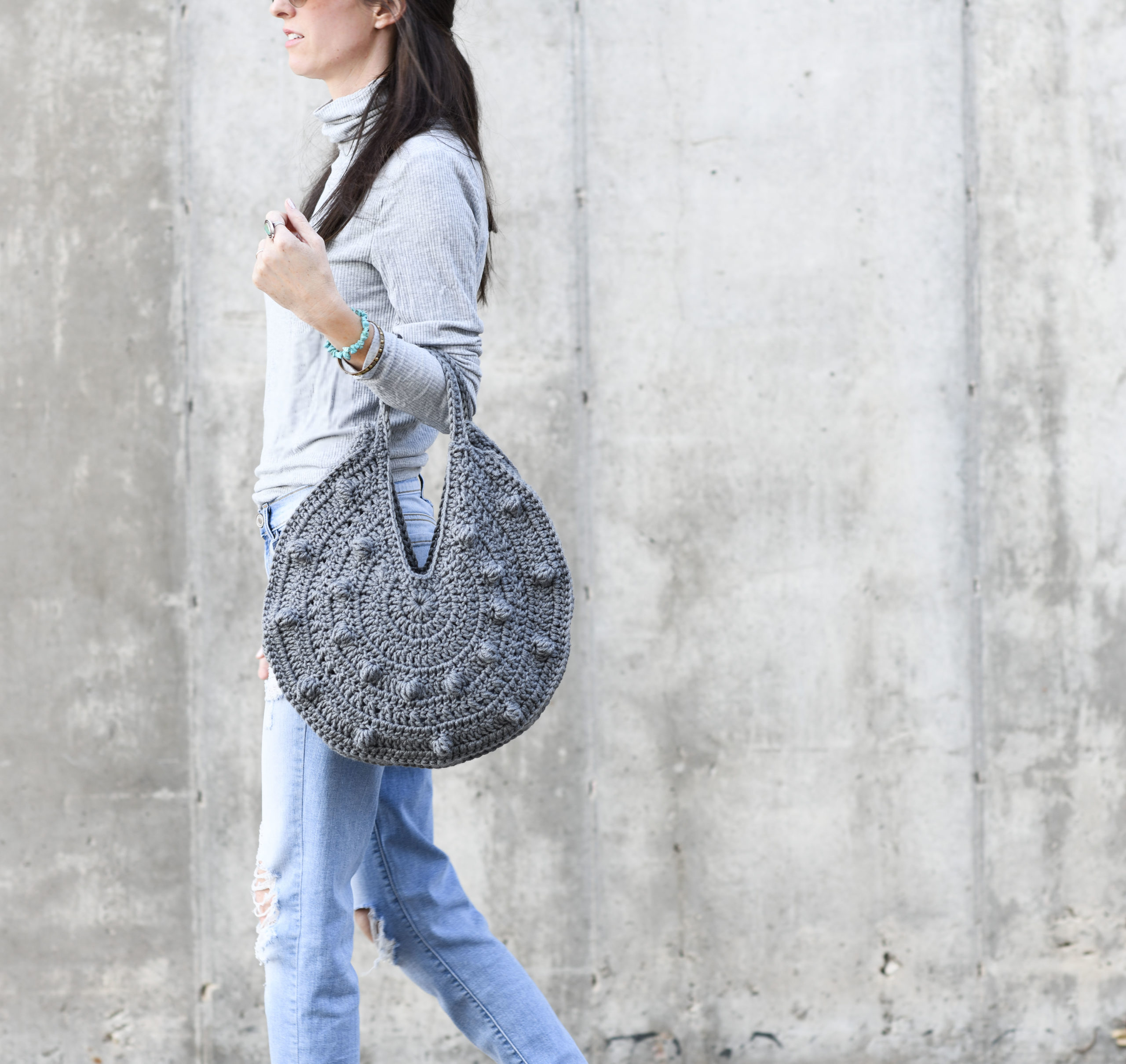 Bobbles Circle Tote Crochet Pattern