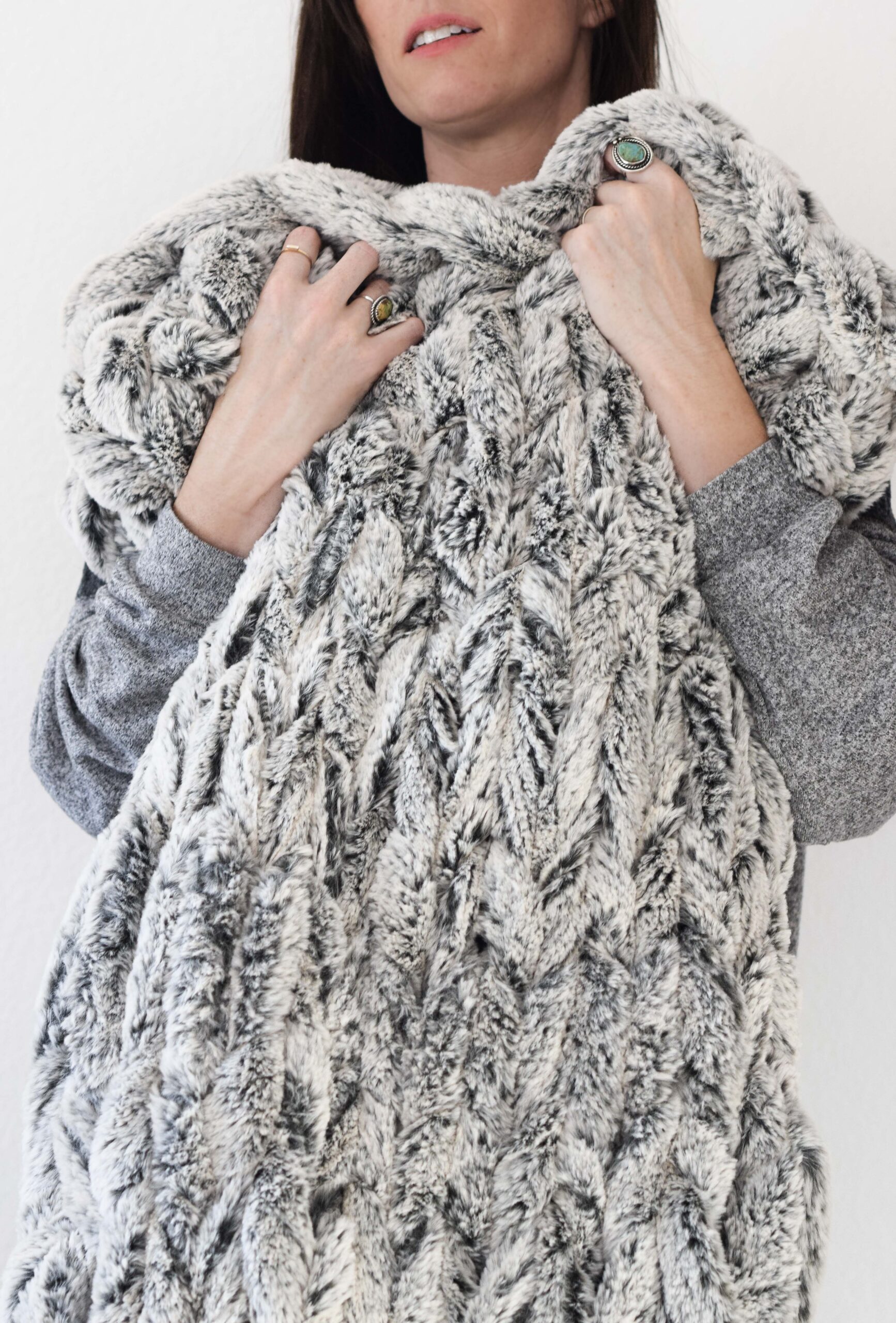 How to Arm Knit a Chunky Blanket in Less Than 1 Hour