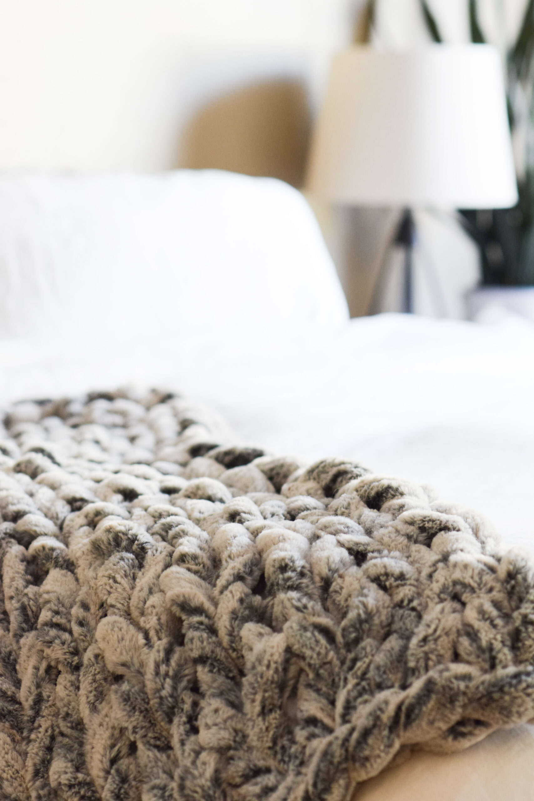 How to Arm Knit a Chunky Blanket in Less Than 1 Hour