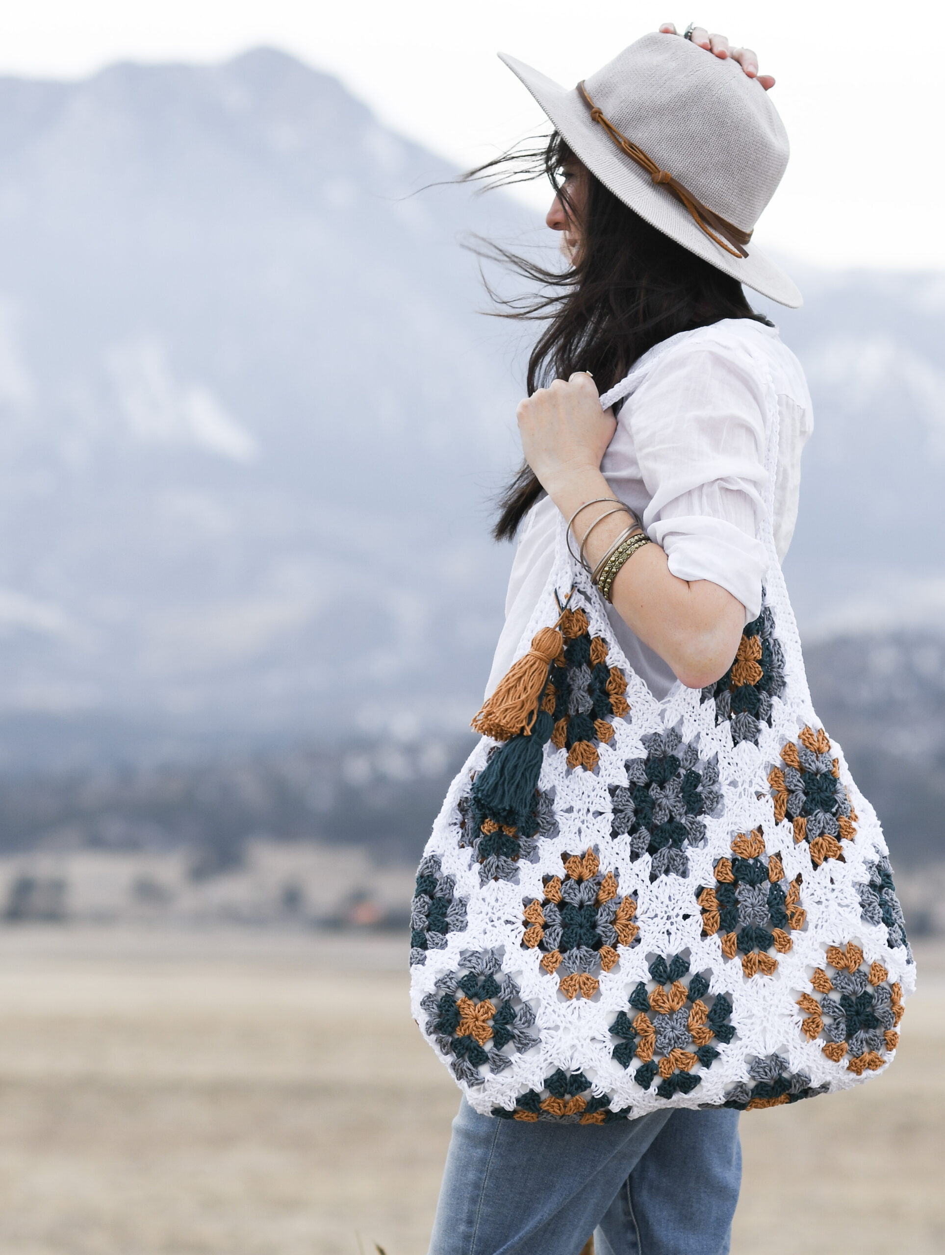 Easy Granny Square Tote Bag (with lining!) FREE pattern - Pukapuka