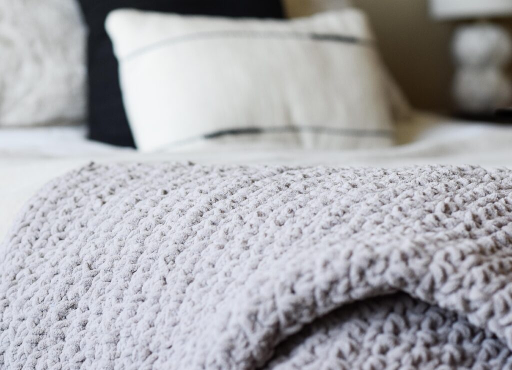 Easy Crochet Blanket with chunky yarn